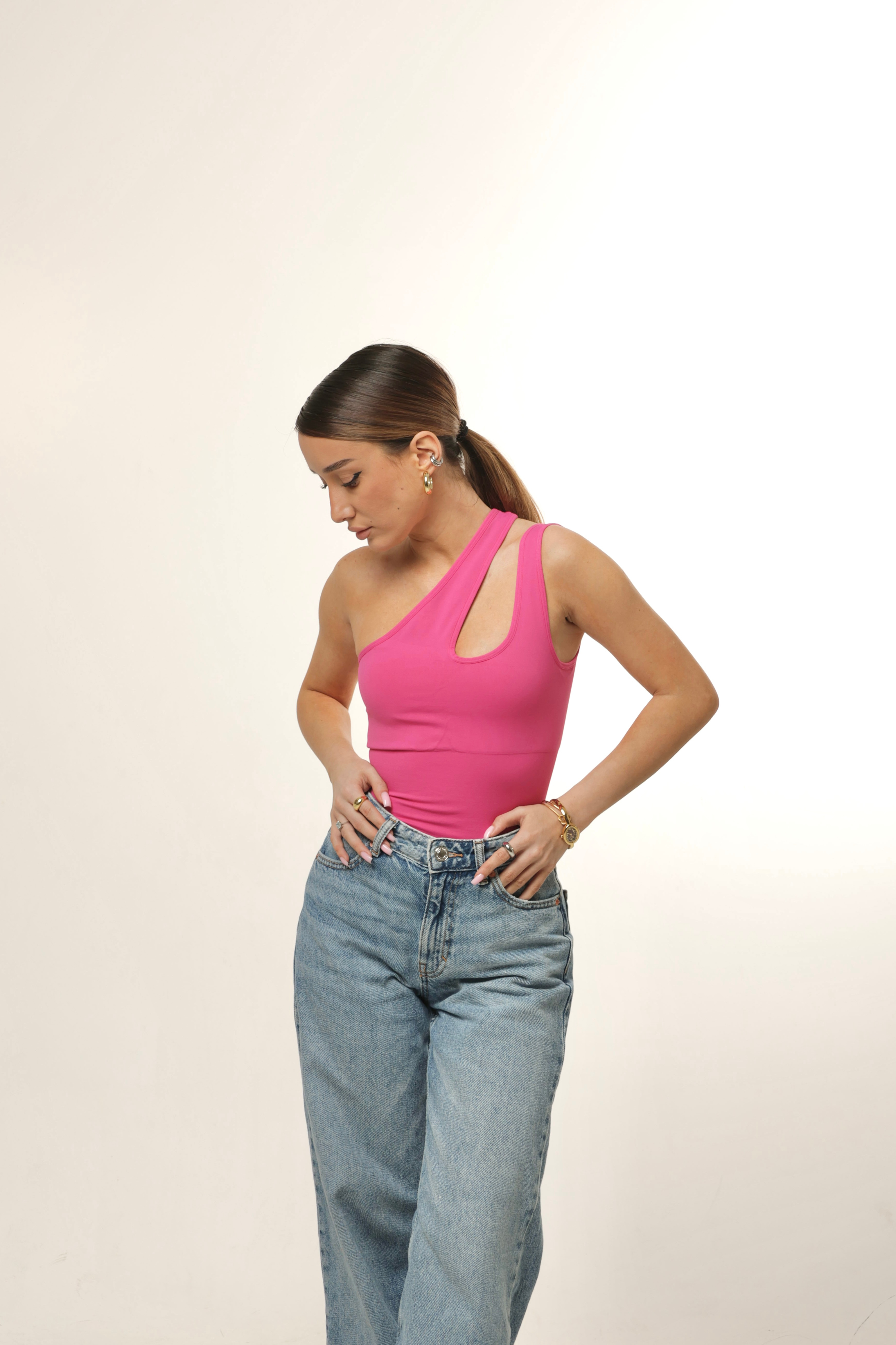 ONE-SHOULDER CUT OUT BODYSUIT